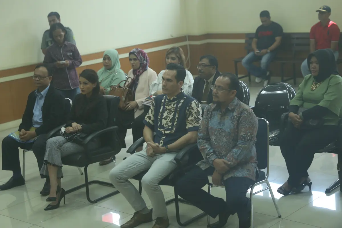 [Bintang] Perceraian Atalarik Syah