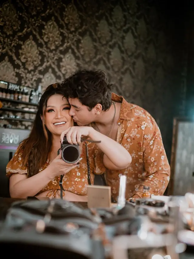 8 Potret Siti Bardiah dan Krisjiana saat Jalani Maternity Shoot, Tampil Mesra