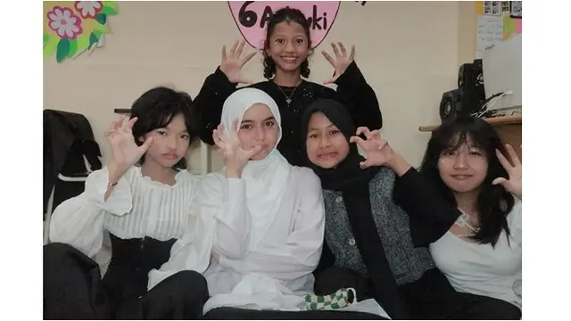 6 Potret Sienna Anak Marshanda di Pemotretan Yearbook, Sekalian Rayakan Ultah