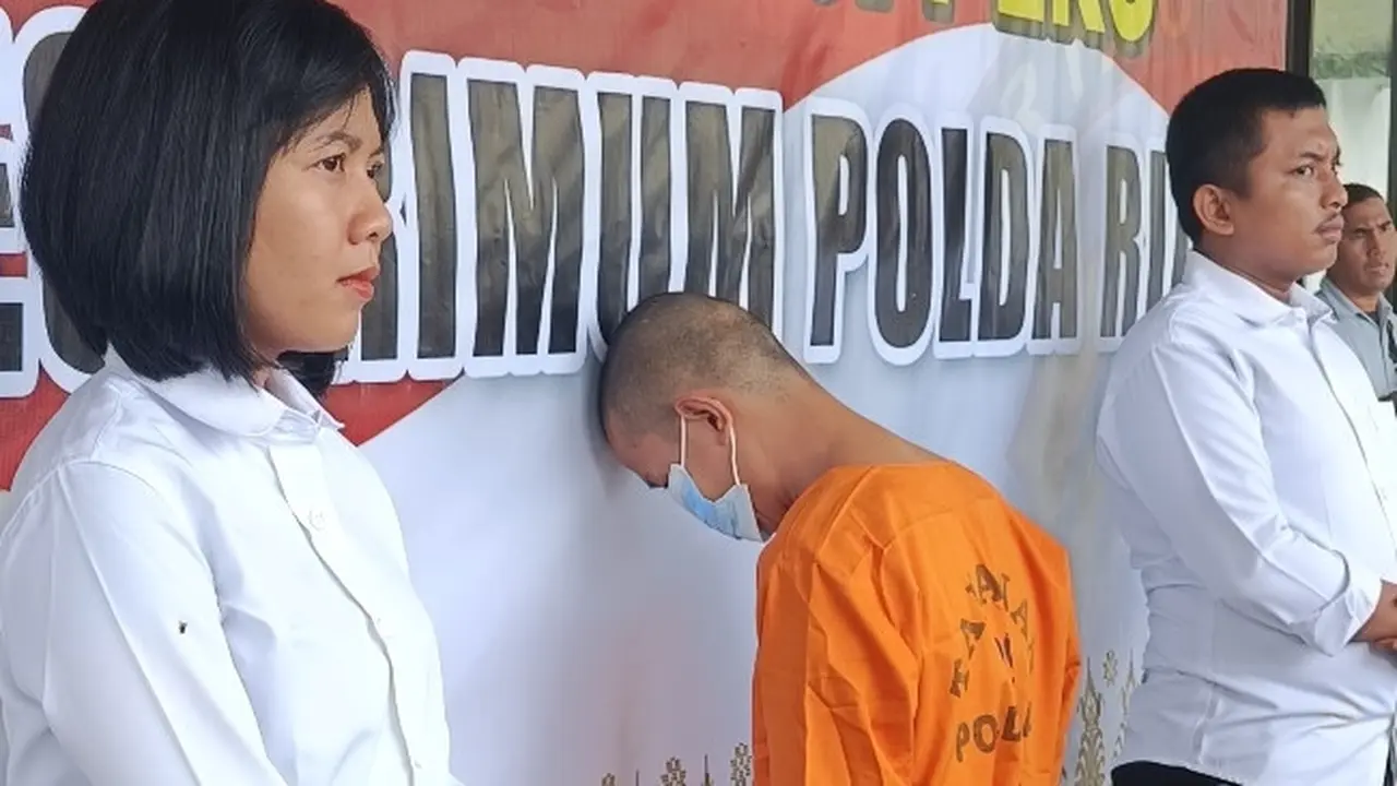 Tersangka pencabulan anak di bawah umur yang ditahan Polda Riau.