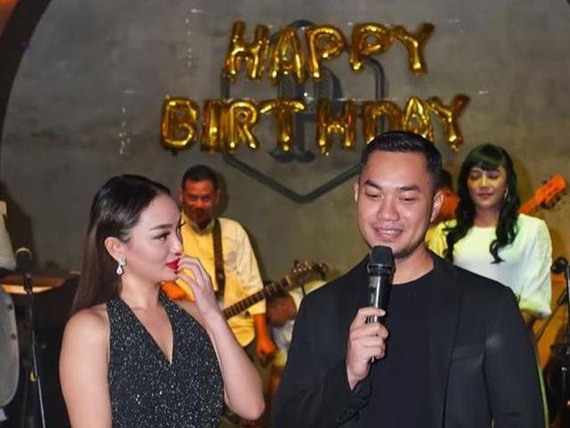 Mas Kawin Pernikahan Zaskia Gotik Dan Sirajuddin Mahmud Satu Set Perhiasan Showbiz Liputan6 Com