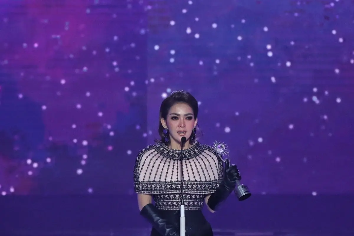 [Fimela] Syahrini SCTV Awards 2018