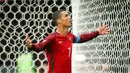 Striker Portugal, Cristiano Ronaldo, melakukan selebrasi usai mencetak gol ke gawang Selandia Baru. Portugal tampil dengan mayoritas pemain terbaik. Cristiano Ronaldo menjadi tumpuan di lini depan bersama Andre Silva. (EPA/Mario Cruz)