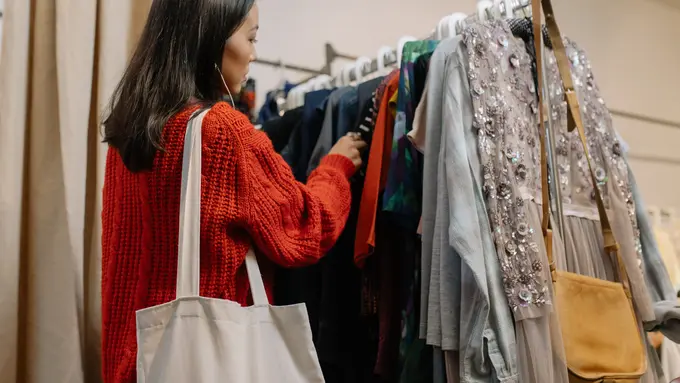 Desainer Lokal Dukung Larangan Thrifting Pakaian Bekas Impor di Indonesia