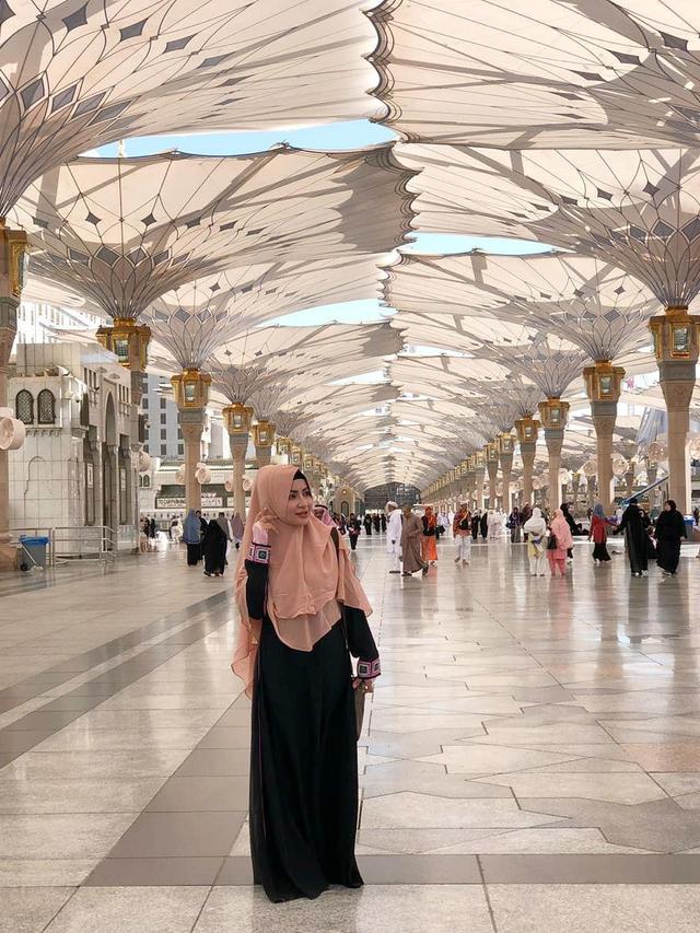 Mantap Berhijrah, Ini 5 Potret Five Vi Rachmawati saat Pakai Hijab Syari