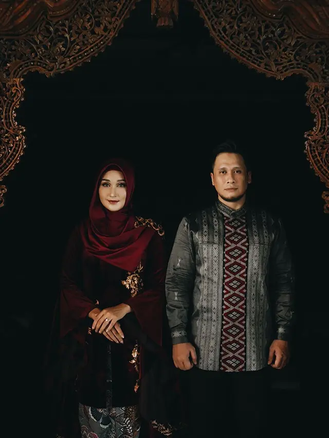 6 Potret Tampan Sandy Nasution, Suami Dian Pelangi