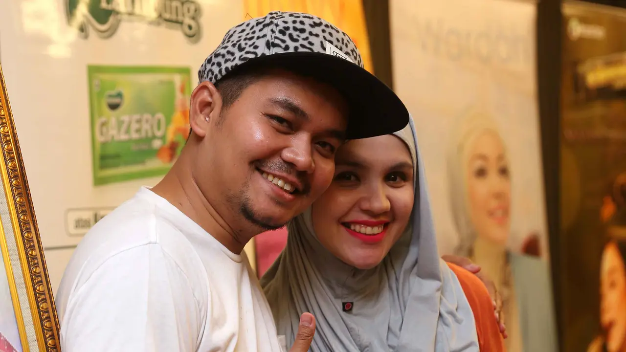 Indra Bekti dan istri