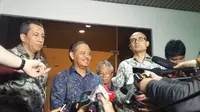 Dubes RI untuk Brasil Toto Riyanto (tengah) dan Direktur Jenderal Amerika Eropa Kementerian Luar Negeri, Dian Triasyah Djani (kiri). (Andreas Gerry Tuwo/Liputan6.com)