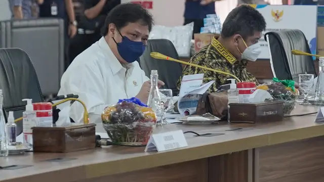 Menko Perekonomian Airlangga Hartarto enggelar Rapat Koordinasi Penanganan Covid 19 di Sumatera Utara, Kamis (9/9/2021).