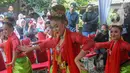 Penampilan tarian tradisional saat acara budaya sedekah bumi di Lembur Sawah, Mulyaharja, Bogor, Jawa Barat, Minggu (23/7/2023). (merdeka.com/Arie Basuki)