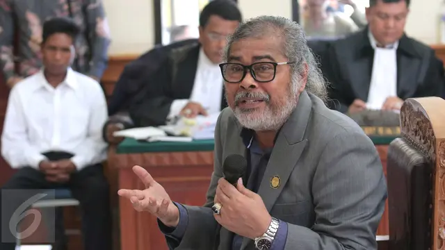 20160112-Muka Sinis Arist Merdeka Sirait saat Menjadi Saksi Kasus Angeline