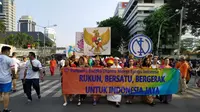 Acara Gerak Jalan yang Diadakan Parisadha Buddha Dharma Niciren Syosyu Indonesia (NSI) di Jalan MH Thamrin, Jakarta, Minggu (3/11/2019)