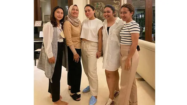 Berhijab Sejak 2019 Lalu, Ini 6 Potret Terbaru Sarah Amalia Mantan Istri Ariel NOAH
