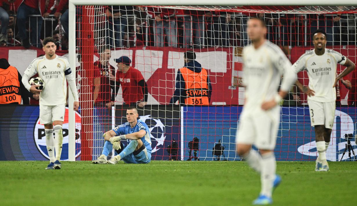 Bayern Munchen sukses melangkah ke semifinal Liga Champions 2025/2026 usai menyingkirkan Real Madrid lewat kemenangan 4-3 dalam duel di Allianz Arena, Kamis (16/4/2026) dini hari WIB. (AP Photo/Lennart Preiss)
