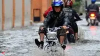 Banjir Juga Lumpuhkan Jalan Raya Kemang ke Blok M
