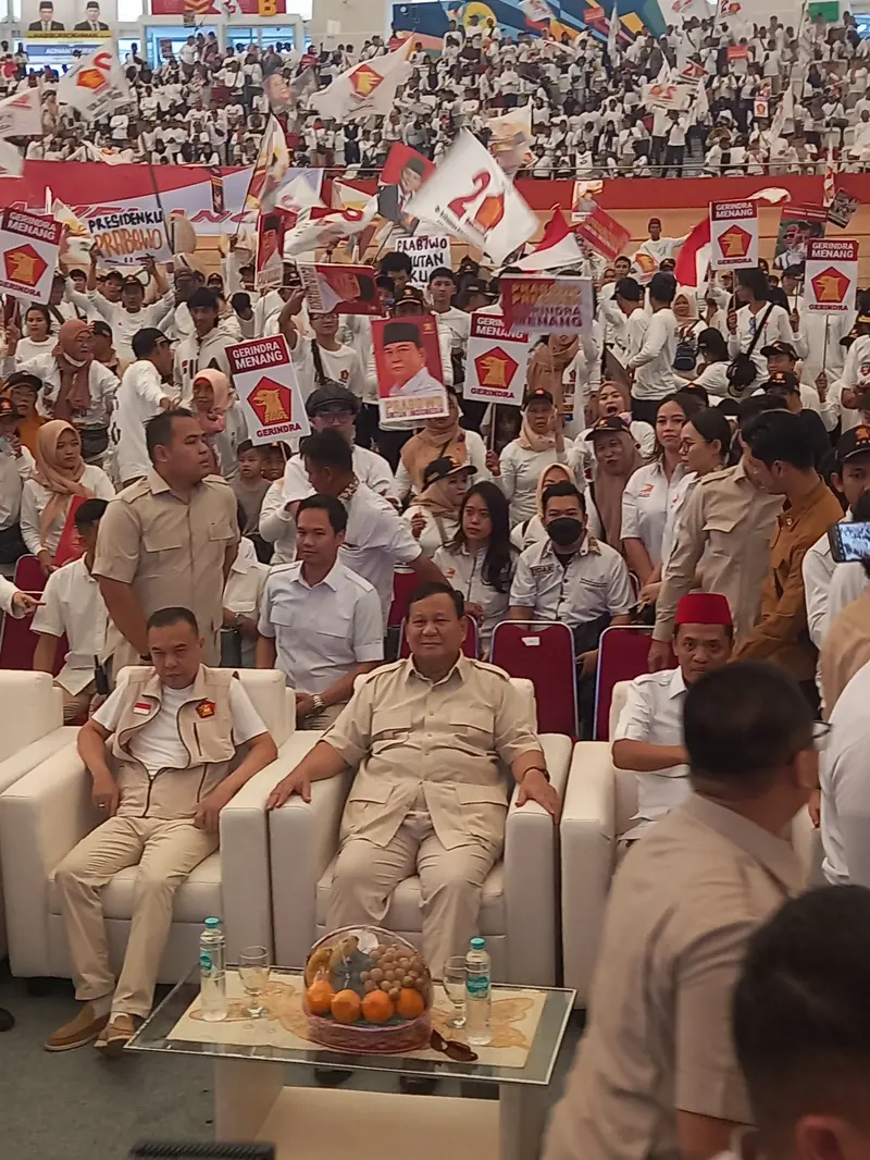 Partai Gerindra  menggelar konsolidasi akbar wilayah Jakarta Timur di GOR Velodrome, Minggu (16/7/2023).