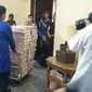 Tumpukan uang pengganti kasus Bantuan Likuiditas Bank Indonesia (BLBI) dari Samadikun Hartono. (Liputan6.com/Nanda Perdana Putra)