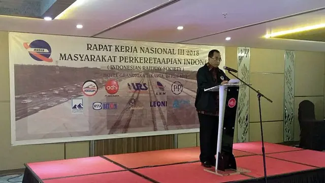 Menteri Perhubungan Budi Karya Sumadi membuka Rapat Kerja Nasional III Masyarakat Perkeretaan Indonesia di Hotel Grandhika Iskandarsyah, Jakarta, Sabtu (21/7/2018). (Dwi Aditya Putra/Merdeka.com)