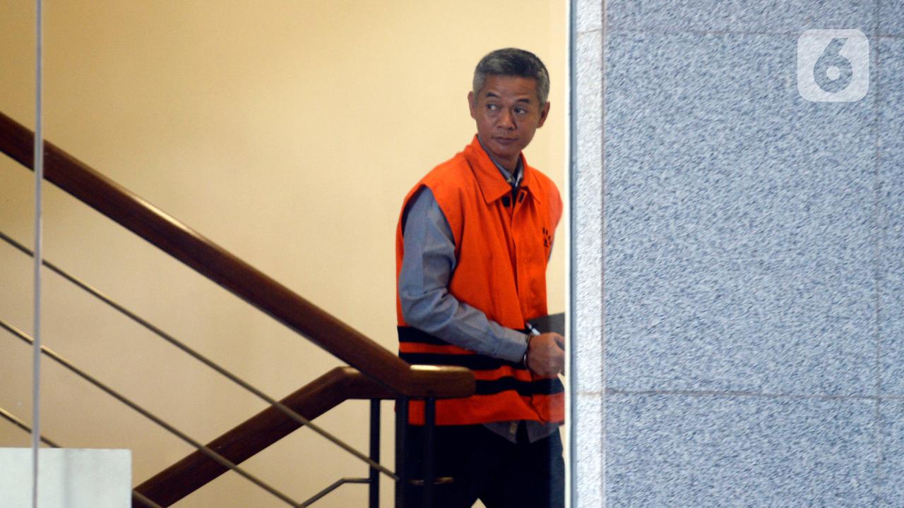 Ekspresi Wahyu Setiawan Jelang Diperiksa KPK