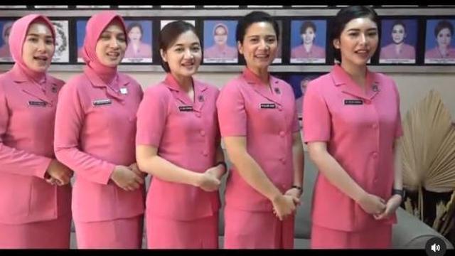 Dulu Pernah Viral, Ini 6 Pesona Rica Andriani Kenakan Seragam Bhayangkari