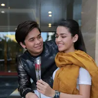 Pasangan kekasih ini selalu tampil mesra di setiap acara. Namun tidak sedikit yang mengatakan Billy Syahputra dan Susan Sameh hanya sebatas pacaran rekayasa. Beberapa hari lalu, keduanya membantah.(Adrian Putra/Bintang.com)