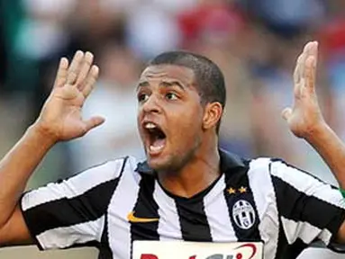 Reaksi gelandang Juventus asal Brasil Felipe Melo di laga lanjutan Serie A melawan Bari yang berlangsung di Stadio San Nicola, 29 Agustus 2010. AFP PHOTO / ANDREAS SOLARO
