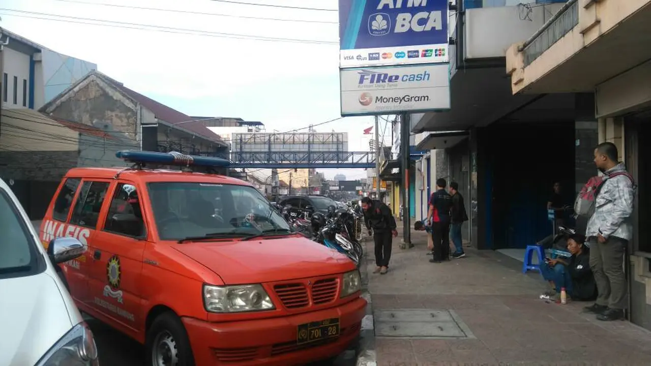 Rampok Bacok 2 Warga Bandung di Siang Bolong, Rp 55 Juta Melayang