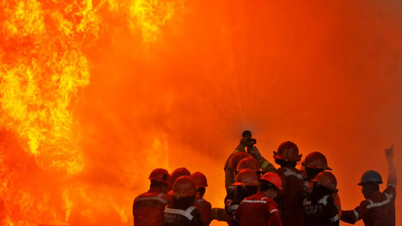 Pabrik Plastik Terbakar