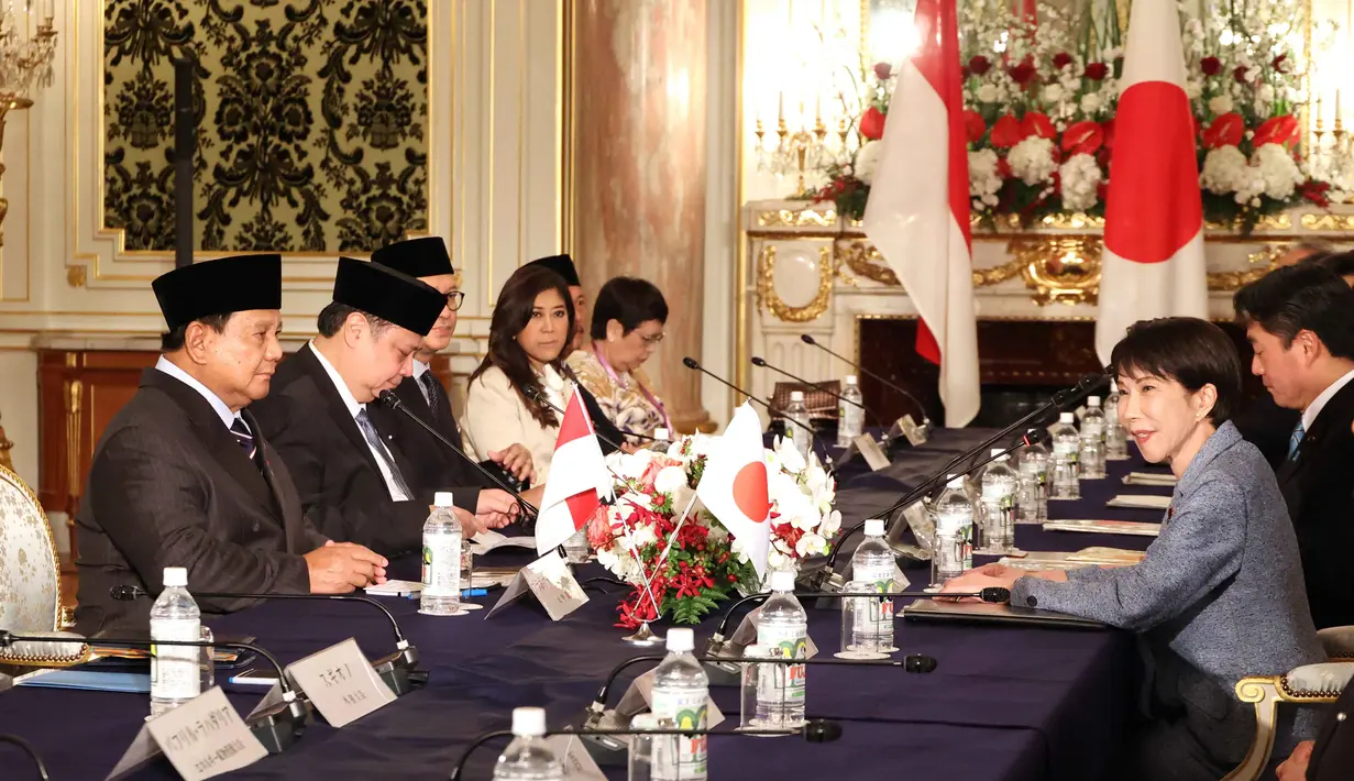 Keduanya dijadwalkan akan membahas berbagai kerja sama strategis. Tampak dalam foto, Presiden Republik Indonesia, Prabowo Subianto (kiri) dan Perdana Menteri Jepang Sanae Takaichi (kanan) saat mengadakan pertemuan di Istana Akasaka, Tokyo pada Selasa 31 Maret 2026. (YOSHIKAZU TSUNO/POOL/AFP)