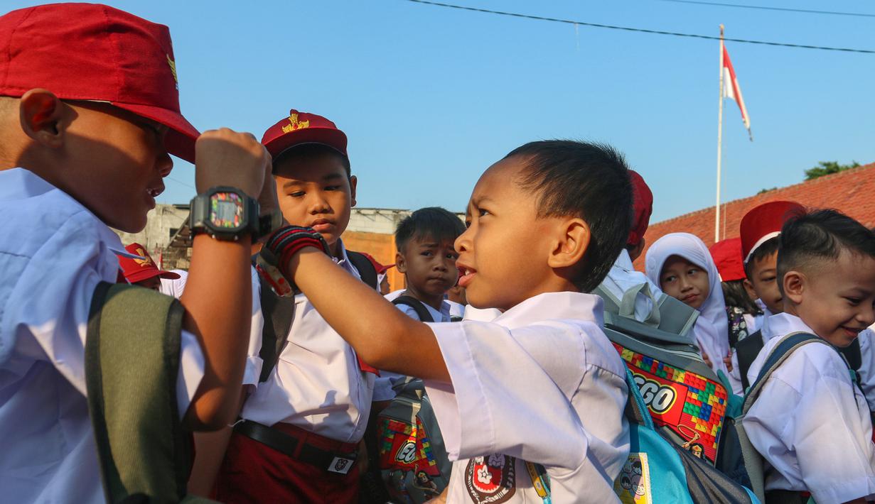 MPLS diisi dengan beragam kegiatan edukasi guna membantu siswa beradaptasi dengan lingkungan dan pembelajaran di sekolah. (merdeka.com/Arie Basuki)