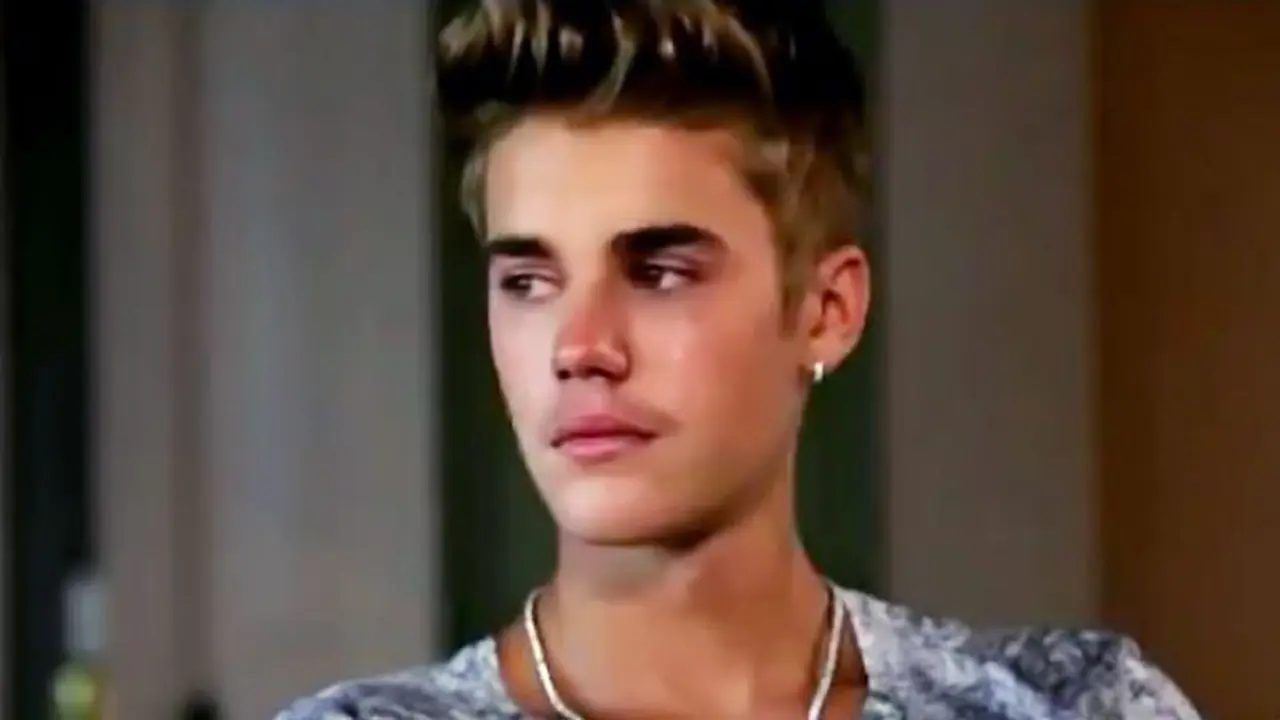 justine-bieber-nangis-131118b.jpg