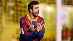 Bek Barcelona Gerard Pique merayakan gol tunggal kemenangan atas Villarreal dalam partai La Liga jornada 30 di El Madrigal, 2 April 2011. AFP PHOTO/JOSE JORDAN