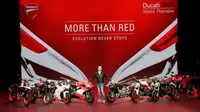 CEO Ducati, Claudio Domenicali, memperkenalkan delapan motor sekaligus di EICMA 2016. 