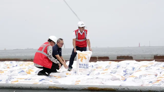 Menteri Perdagangan, Zulkifli Hasan menyatakan impor beras untuk menambah cadangan beras Bulog yang berkurang banyak, paska operasi pasar yang dilakukan Bulog.