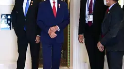 Presiden Joko Widodo atau Jokowi saat menuju lokasi KTT G7 dari Munich, Jerman, 27 Juni 2022. Jokowi terbang ke lokasi KTT G7 dengan menggunakan helikopter militer tipe Sikorsky CH53. (Foto: Laily Rachev - Biro Pers Sekretariat Presiden)