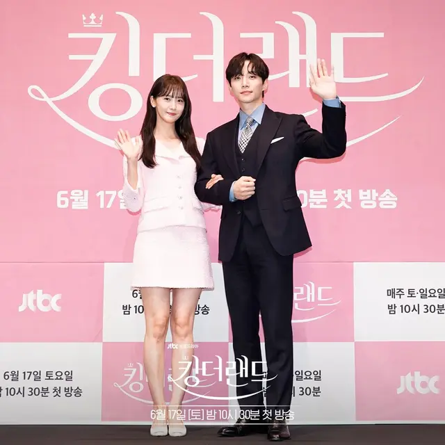 8 Potret Mesra Im Yoona dan Lee Junho, Bantah Kabar Kencan