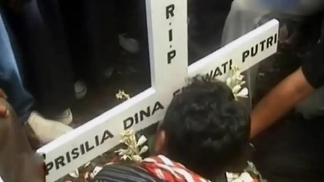 Tangis Haru Warnai Pemakaman Bocah SMP yang Dibunuh