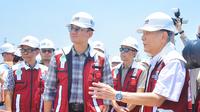 Menteri Koordinator Bidang Infrastruktur dan Pembangunan Kewilayahan, Agus Harimurti Yudhoyono (AHY), meninjau Proyek Jalan Tol Harbour Road II (HBR II) Jumat, 26 September 2025. (Dok Citra Marga Nusaphala Persada/CMNP)&nbsp;