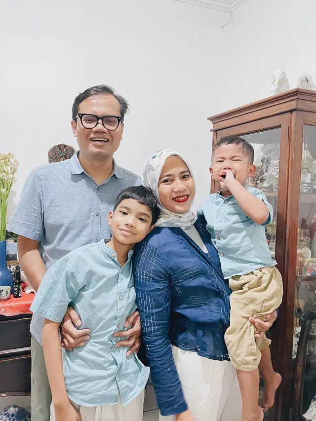 Jarang Terekspos, Ini 6 Momen Soleh Solihun Bersama Keluarganya
