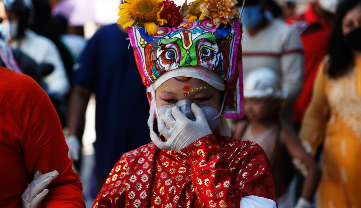 FOTO: Semarak Festival Gai Jatra di Tengah Sebaran Corona