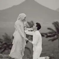 Firasat Rey pun disertakan dengan mimpi yang memperlihatkan kalau sang istri lagi mengandung. Saat terbangun, Rey pun menanyakan test pack yang ternyata sudah dibuang oleh Dinda. (Instagram/dindahw)