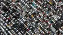 <p>Ribuan umat Islam melaksanakan sholat Id 1 Syawal 1443 Hijriah hingga memenuhi  Stadion Jakarta Internasional Stadium, Senin (2/5/2022). Pemerintah Indonesia menetapkan Hari Raya Idul Fitri 1443 Hijriah jatuh pada tanggal 2 Mei 2022. (Liputan6.com/Johan Tallo)</p>
