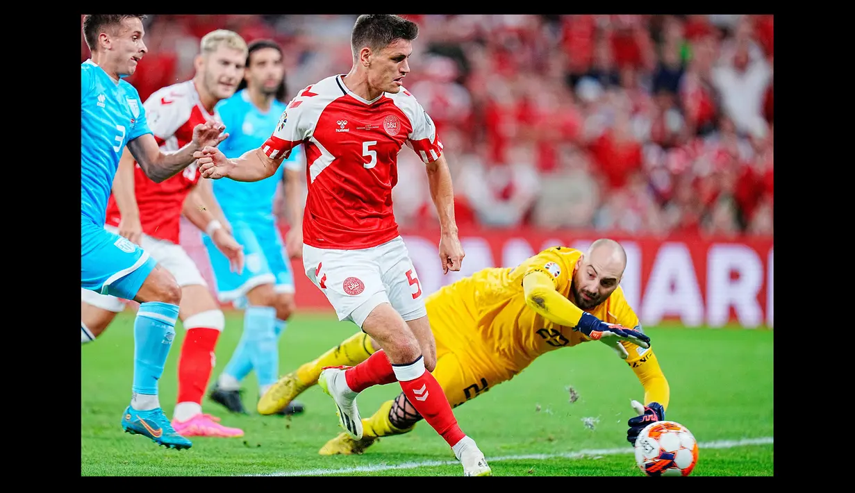 Bek Timnas Denmark, Joakim Maehle mencetak gol kedua timnya ke gawang San Marino pada laga matchday kelima Grup H Kualifikasi Euro 2024 di Copenhagen, Denmark, Jumat (8/9/2023) dini hari WIB. (AFP/Ritzau Scanpix/Liselotte Sabroe)