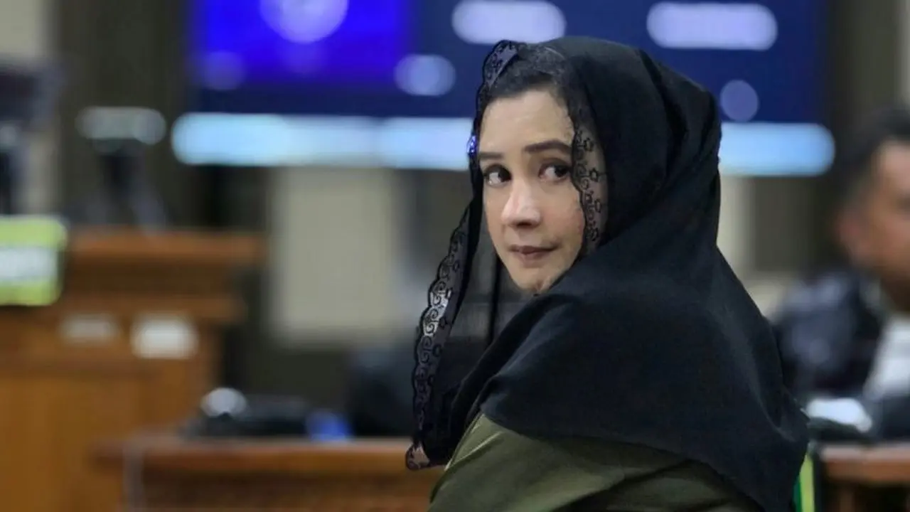 Bupati non-aktif Pekalongan, Fadia Arafiq