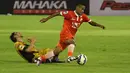 Ramdani Lestaluhu (kanan) putra Tulehu yang juga merupakan punggawa TIMNAS Indonesia (Bola.com/Nicklas Hanoatubun)