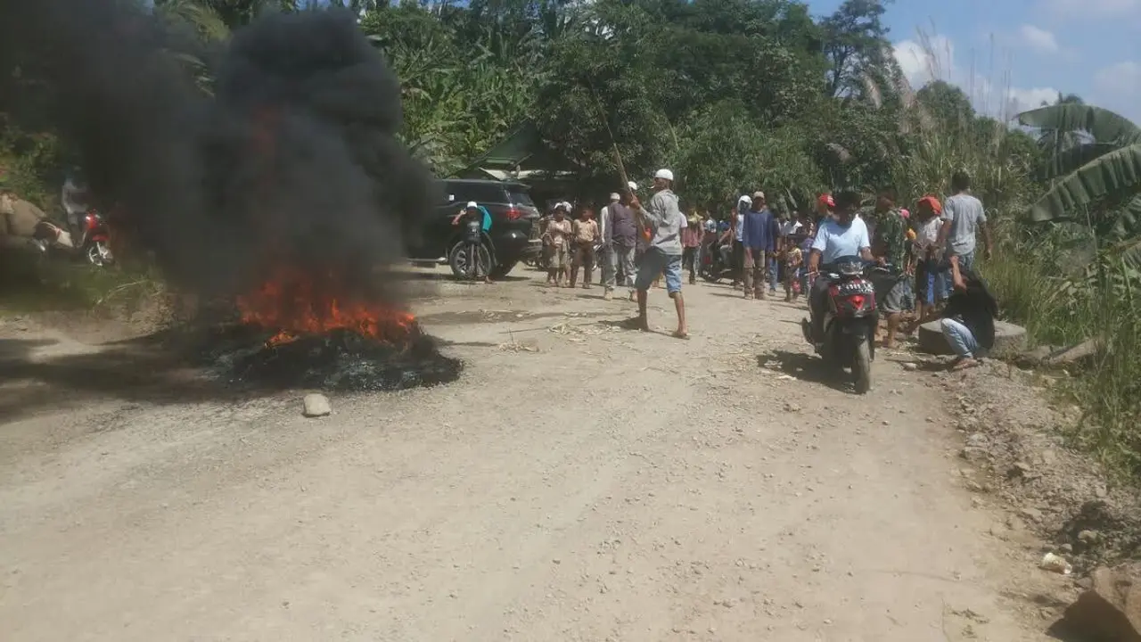 Blokir Jalan Rumpin Bogor