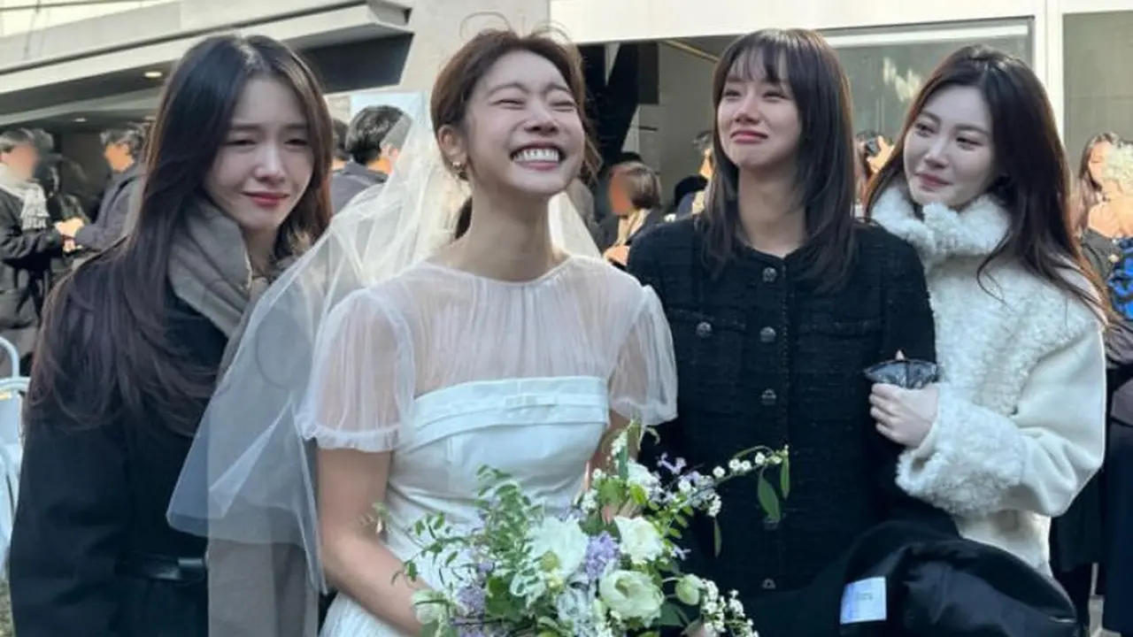 Penampilan Sederhana Hyeri Hadiri Kondangan Pasca Putus Hubungan dengan Ryu Jun Yeol. [Dok. @hyeri_0609]