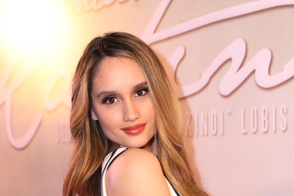 [Bintang] Cinta Laura