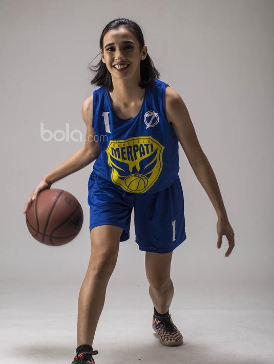 Helena Tumbelaka yang kini berusia 25 tahun tersebut menyatakan lima tahun berkiprah di kancah basket profesional benar-benar sangat berwarna, terutama dua tahun terakhir. (Bola.com/M Iqbal Ichsan)