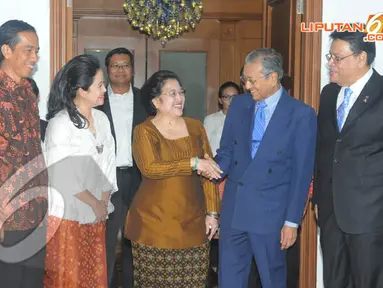 Mahathir Mohamad  kunjungi Megawati Soekarnoputri di Jalan Teuku Umar, Jakarta Pusat, Senin (14/4) (Liputan6.com/Herman Zakharia).